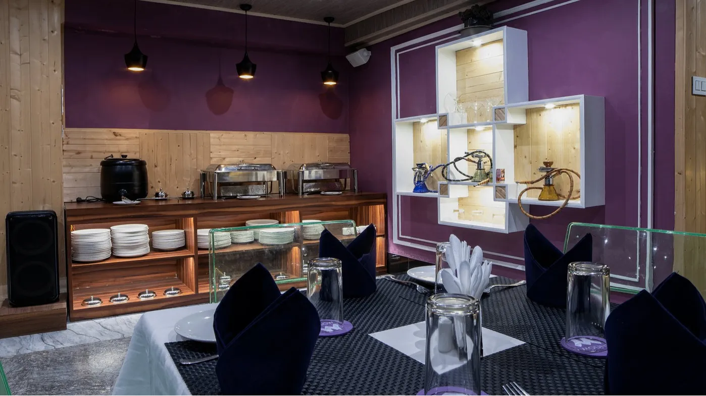 Mount 10 Rooftop Café”